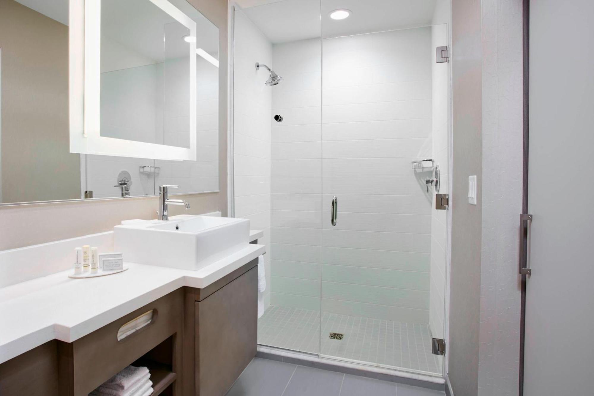 Springhill By Marriott Downtown Milwaukee