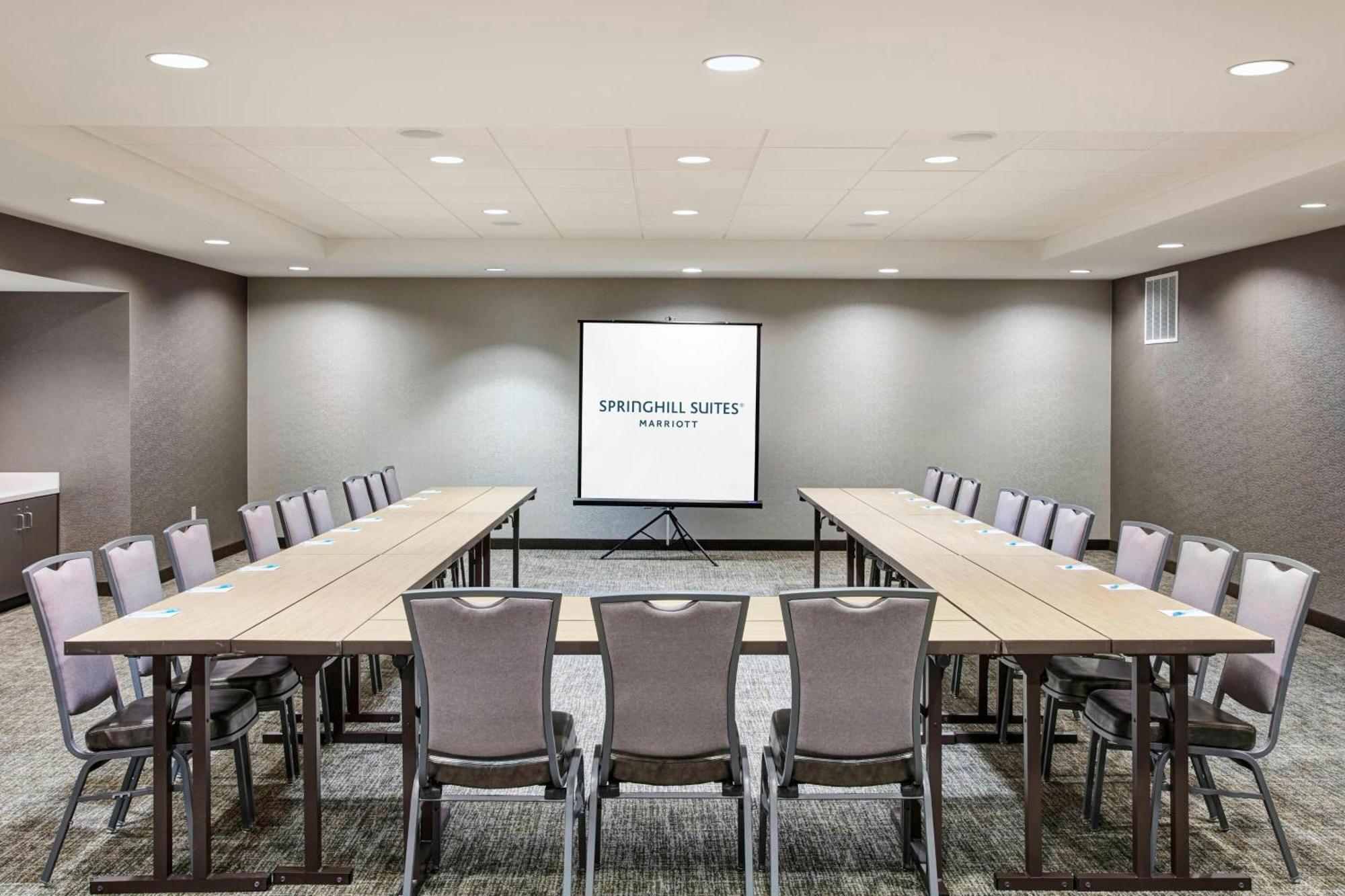 Hotel Springhill By Marriott Downtown Milwaukee