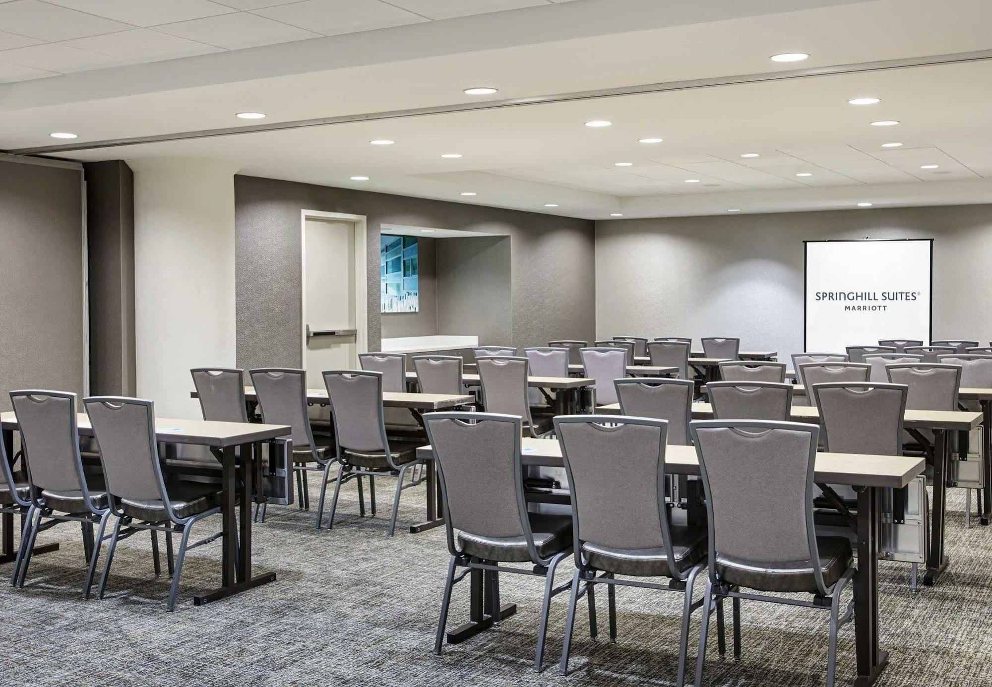 Springhill By Marriott Downtown Milwaukee